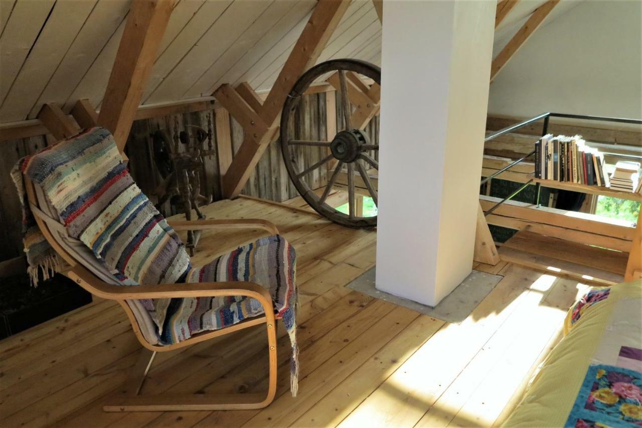 Mednieki Kalvene Pension Krusati Buitenkant foto